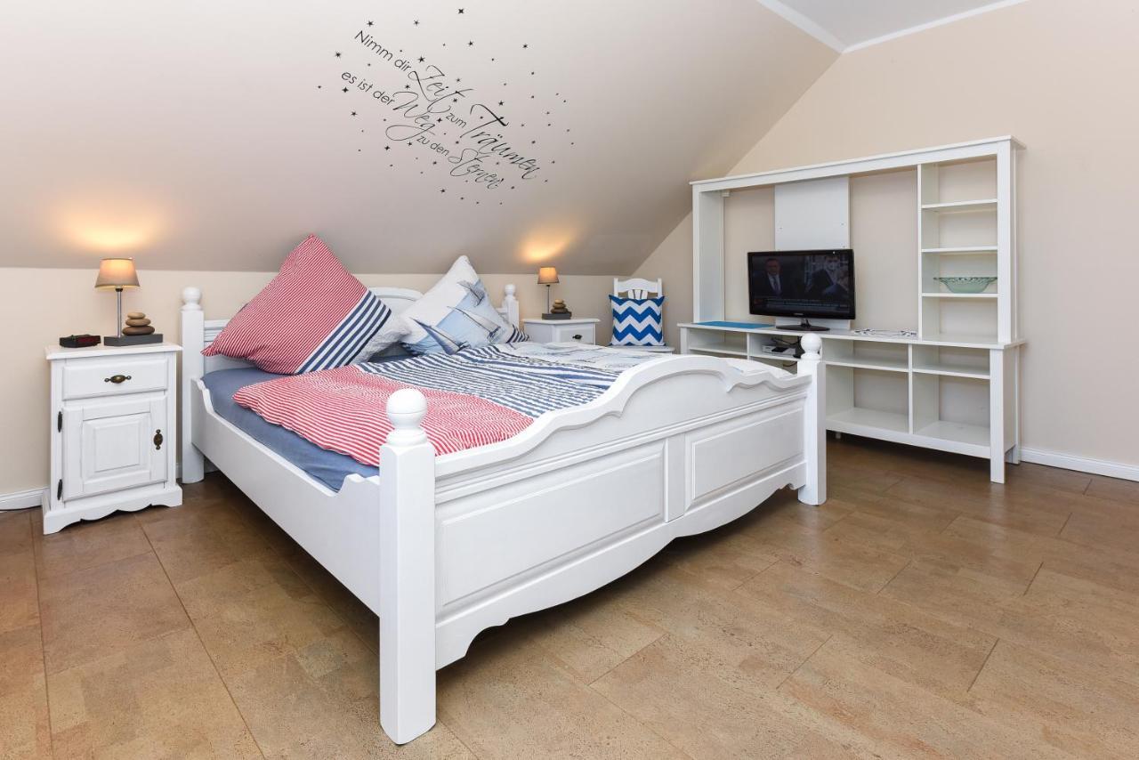 Ferienwohnung Haus Heimathafen Езенс Екстериор снимка